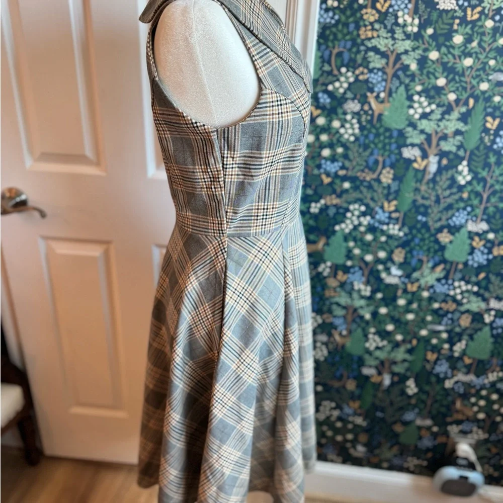Elegant Gray Plaid Midi Dress with Button Details - Picture 2 of 7